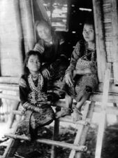 A group of Bagobo women